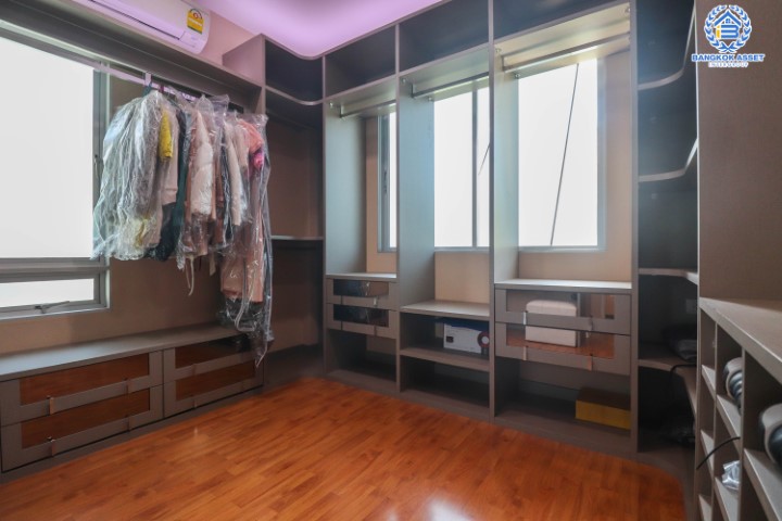 *****บ้านเดี่ยวมือสองนนทบุรี หมู่บ้าน ไลฟ์บางกอกบูเลอวาร์ด พระราม5 หลังมุม วิวสวน หน้าบ้านไม่ชนใคร จากแบรนด์ SC ASSET ฟังก์ชัน 3ห้องนอน 3 ห้องน้ำ 2 ที่จอดรถ พร้อมเฟอร์นิเจอร์บิวท์อินทั้งหลัง รองรับครอบครัวใหญ่  บนที่สุดแห่งทำเล เพียง 5 นาทีจาก MRT สถานีแยกติวานนท์ เชื่อมต่อทุกความลงตัวสู่ชีวิตสมบูรณ์แบบใกล้ถนนนครอินทร์ ถนนราชพฤกษ์ เดินทางสะดวกเหมือนอยู่ในเมือง